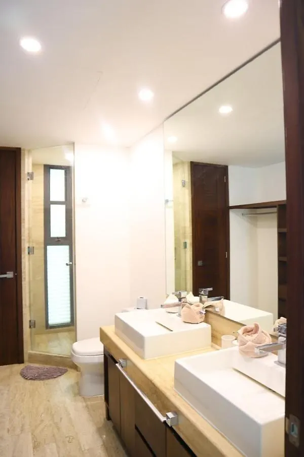 Modern Apt With Balcony & Pool, Marina Puerto Cancun 0*,