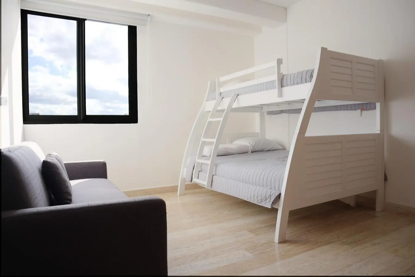 Apartment Modern Apt With Balcony & Pool, Marina Puerto Cancun
