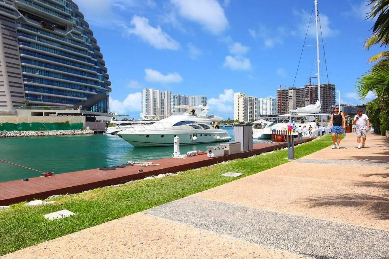 Modern Apt With Balcony & Pool, Marina Puerto Cancun Mexico