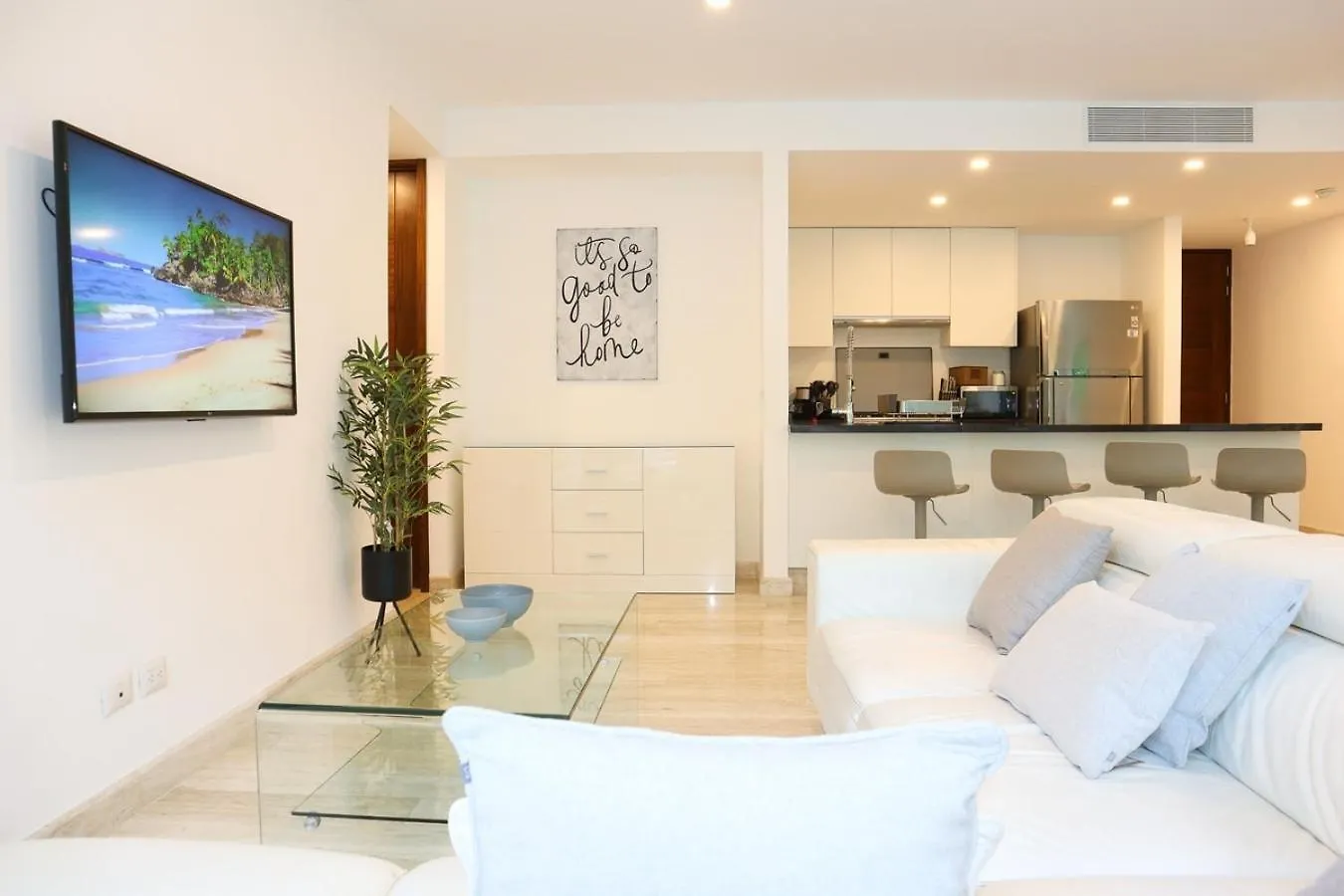 Modern Apt With Balcony & Pool, Marina Puerto Cancun
