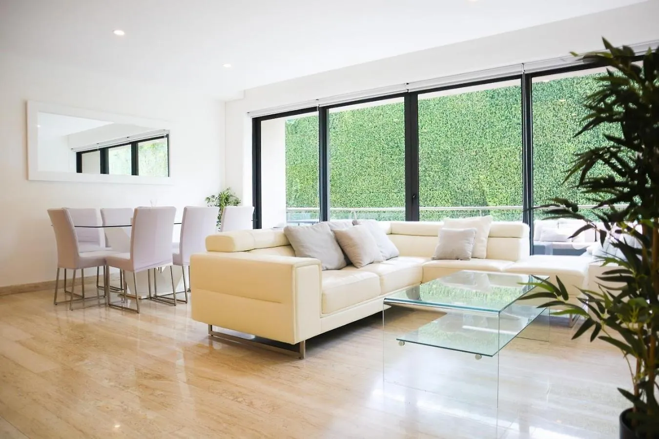 Modern Apt With Balcony & Pool, Marina Puerto location