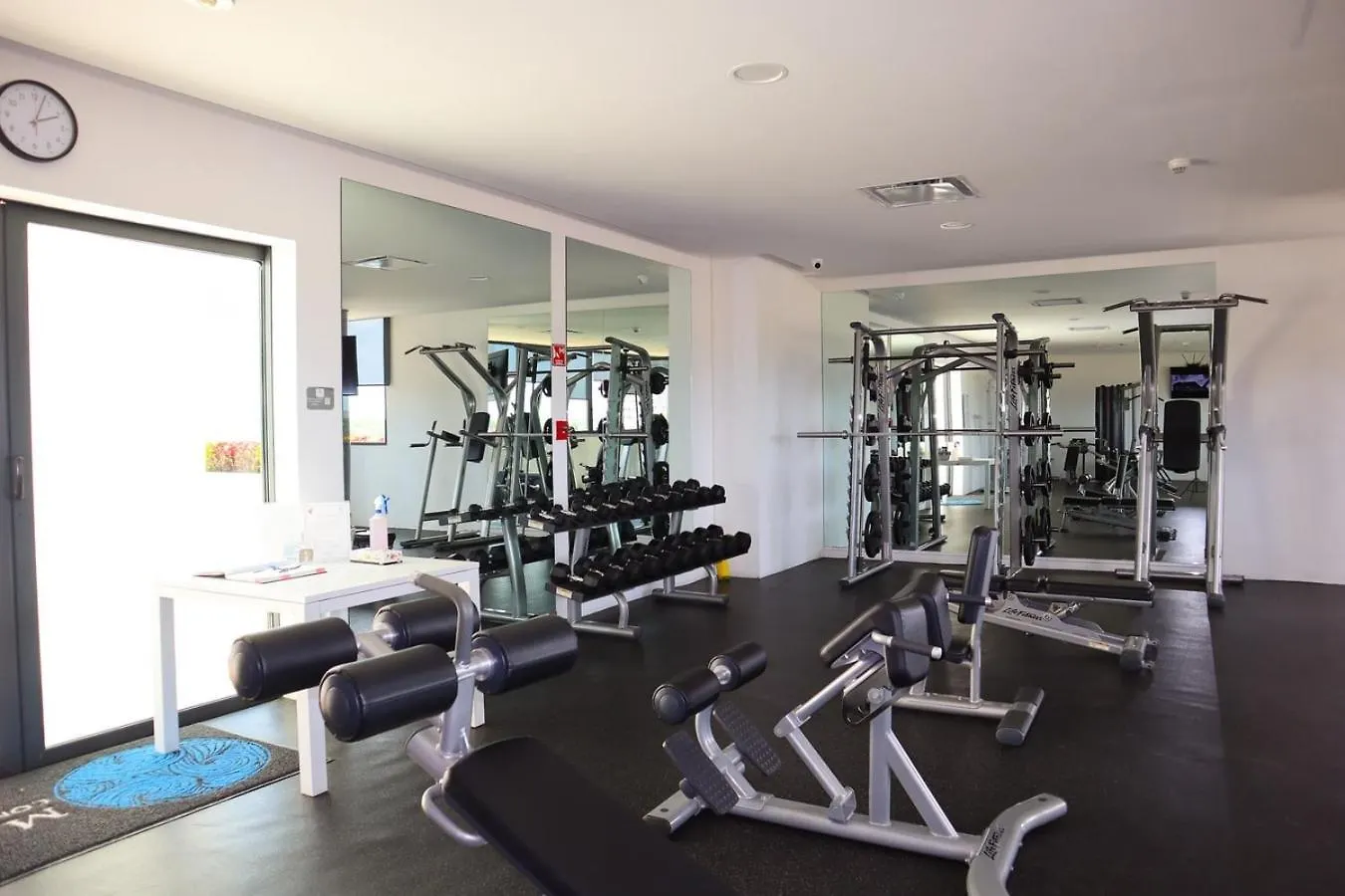 Modern Apt With Balcony & Pool, Marina Puerto Cancun Apartment