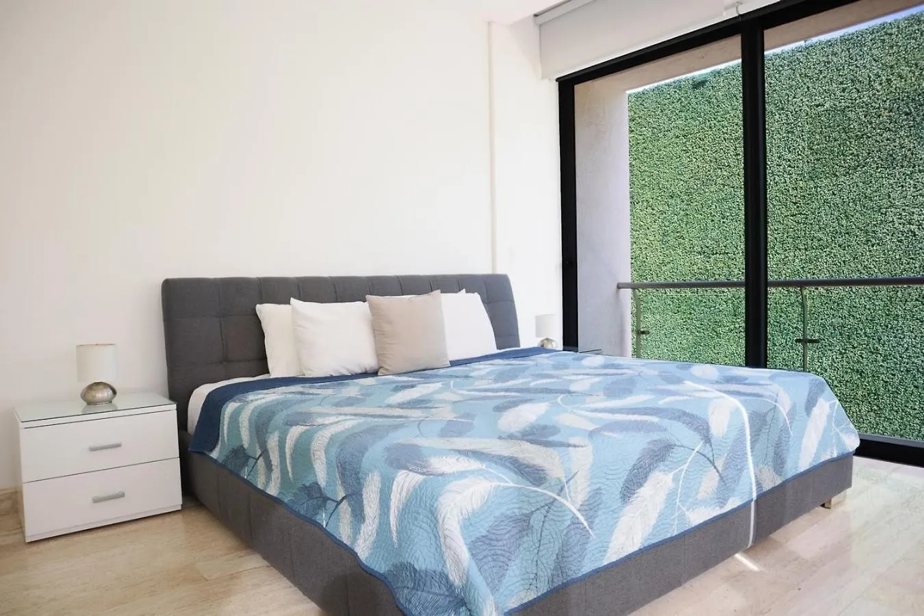 Modern Apt With Balcony & Pool, Marina Puerto Cancun Apartment