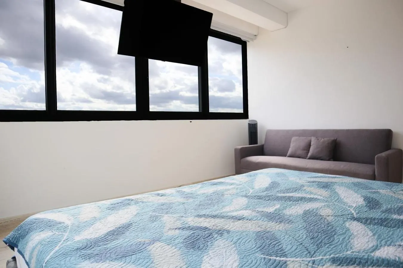 Modern Apt With Balcony & Pool, Marina Puerto Cancun