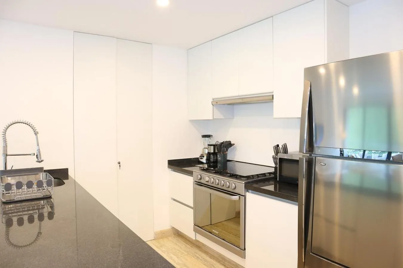 Modern Apt With Balcony & Pool, Marina Puerto Cancun 0*,